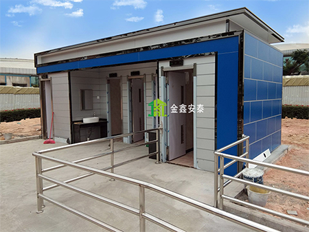 密云区某森林公园内移动厕所